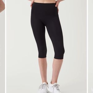 Spanx Booty Boost® Active Knee Leggings Very Black Size XL